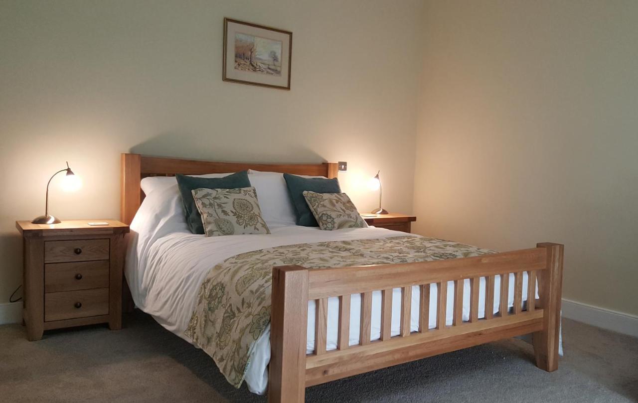 Pontyclerc Farm House Bed And Breakfast Ammanford Exterior photo