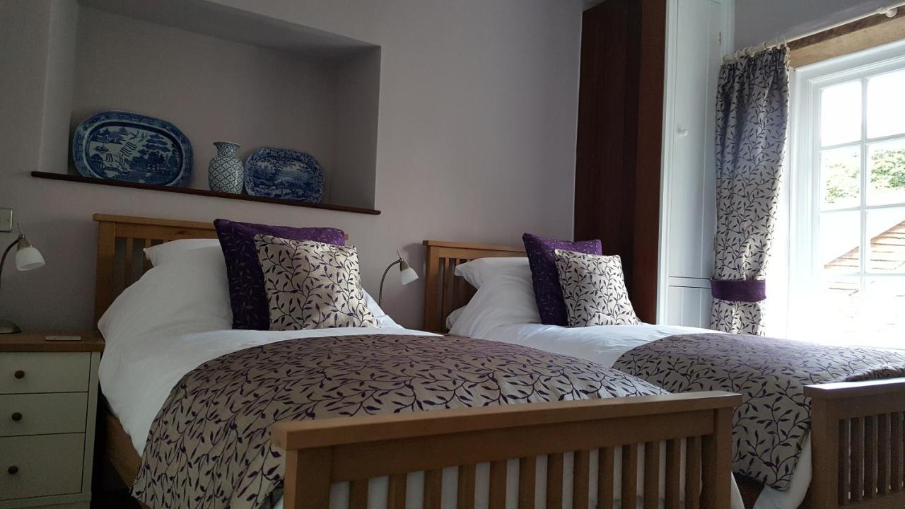 Pontyclerc Farm House Bed And Breakfast Ammanford Exterior photo